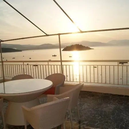 Mama Mia Apartment, Beachfront * Tolón