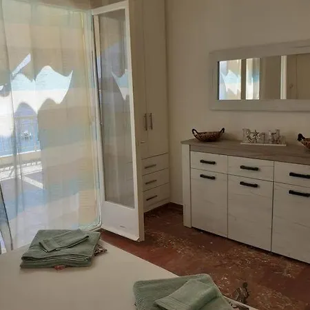 Mama Mia Apartment, Beachfront * Tolo