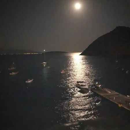アパート Mama Mia Apartment, Beachfront トロン