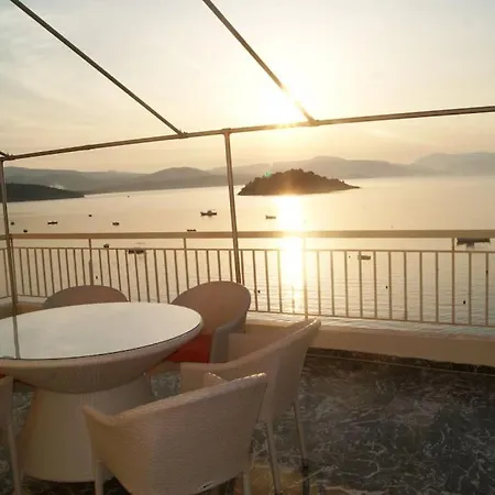 Mama Mia Apartment, Beachfront * Tolo