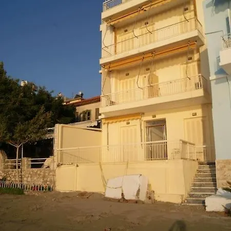 Mama Mia Apartment, Beachfront Apartment Tolo